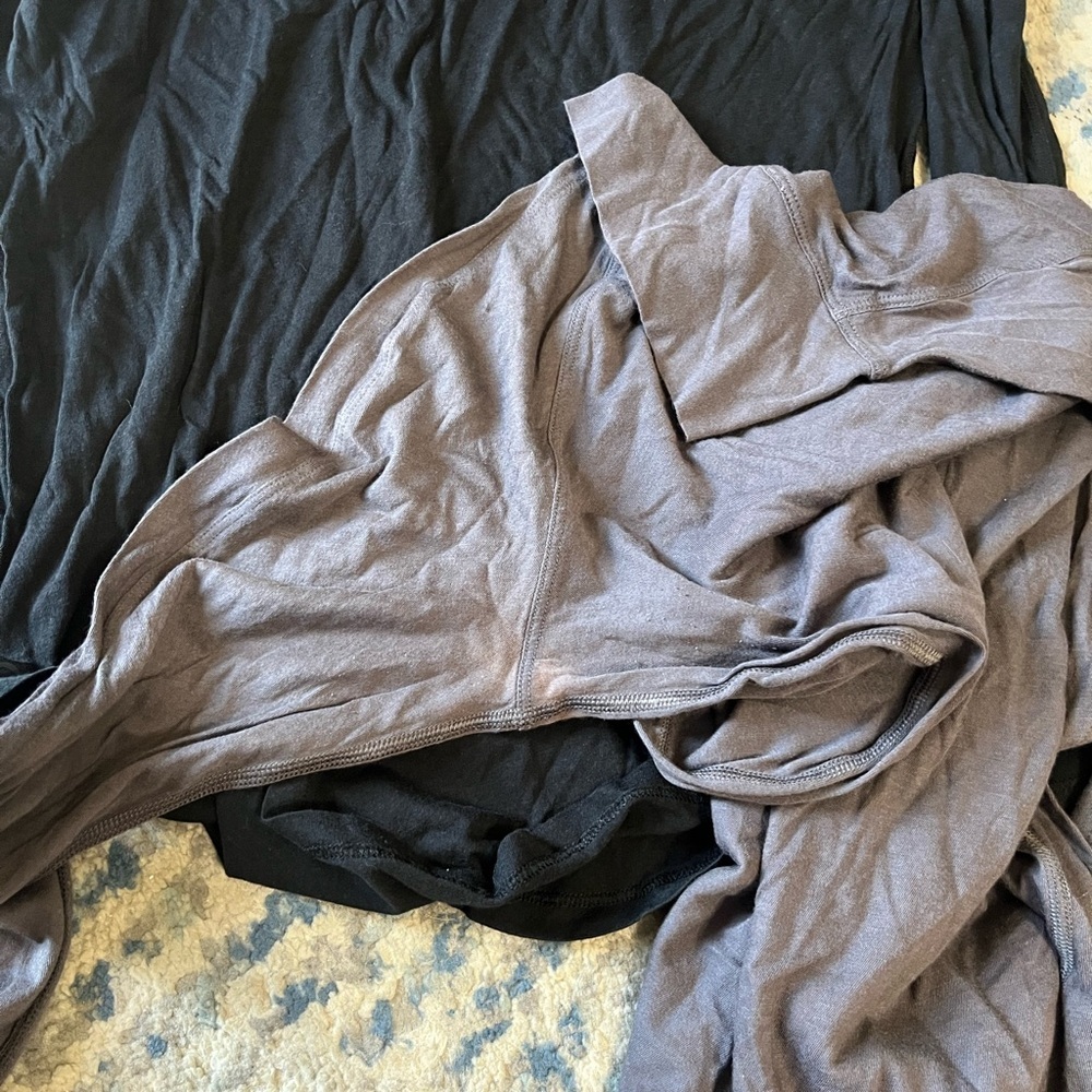 Lululemon (2) lightweight turtlenecks size 8 - Picture 3 of 3